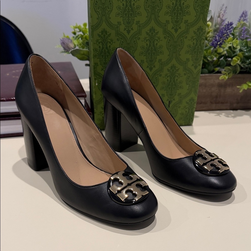 Tory Burch Janey Black Leather Block Heel Pumps - Picture 2 of 12